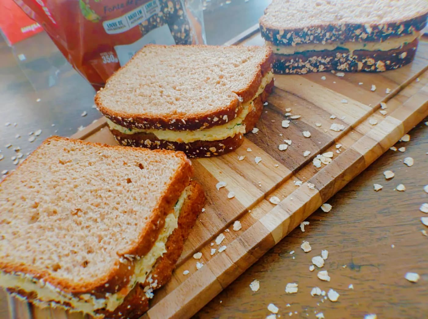 Sanduíches proteicos da Nutribag preparados com pão integral